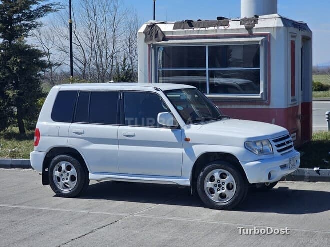Mitsubishi Pajero io 2000