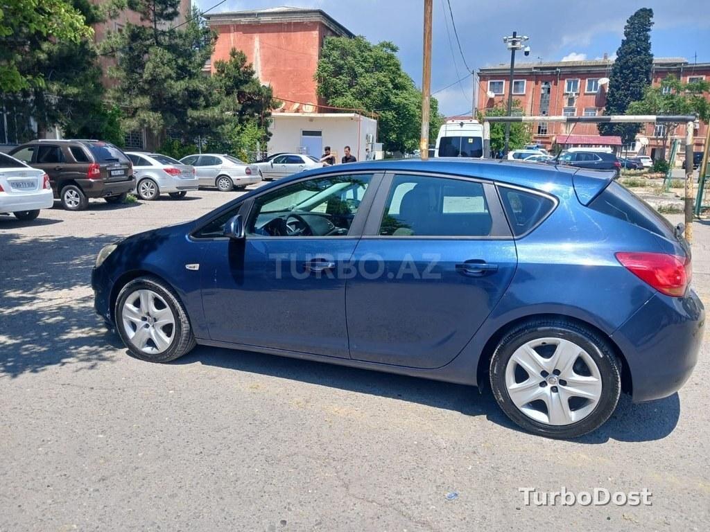 Opel Astra 2011