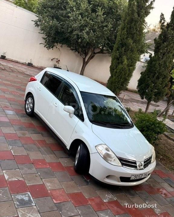 Nissan Tiida 2012