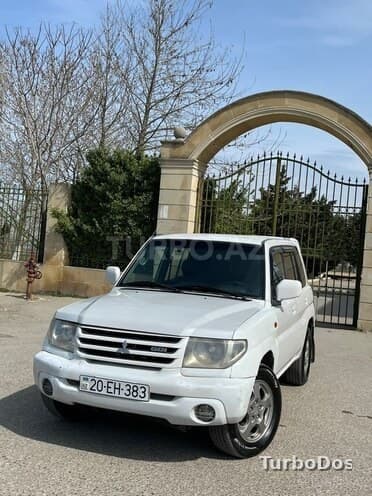 Mitsubishi Pajero io 2000