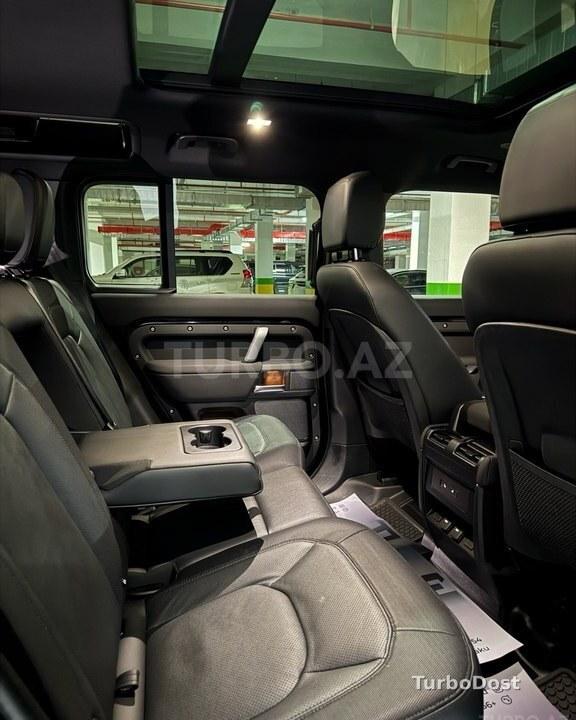 Land Rover Defender 2023