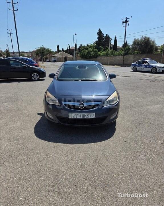 Opel Astra 2011